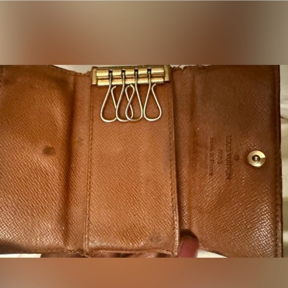 Authentic Louis Vuitton vintage monogram leather 4 key holder wallet - Picture 4 of 9